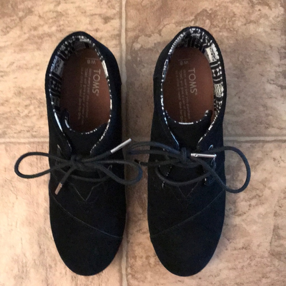 TOMS Black Suede Woman’s Desert Wedge - size 8